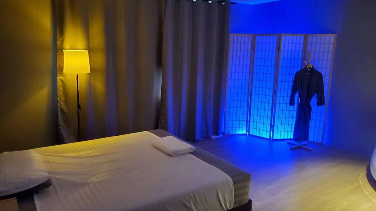 Private spa interior Bangkok for sensual massage - Exclusive happy ending massage room with luxurious decor